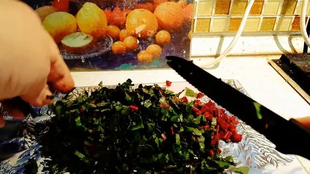 Ботвинья. Старинное блюдо русской кухни. Холодный суп с рыбой.