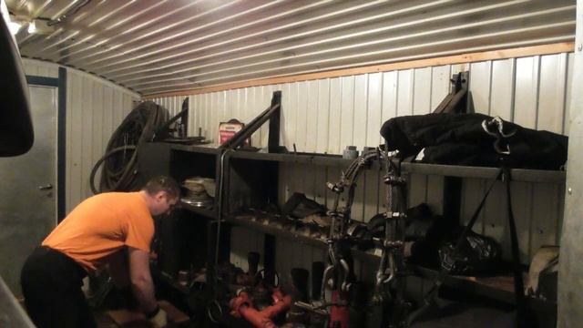 Как накачаться на работе (вахте) подручными вещами. Инженерный фитнес смотреть онлайн