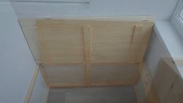 ЯЩИК И СТОЛ ОТКИДНОЙ НА БАЛКОН... смотреть онлайн