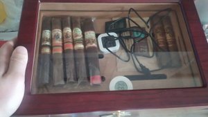 ГИГРОМЕТРЫ ПОКАЗЫВАЮТ РАЗНУЮ ВЛАЖНОСТЬ В ХЬЮМИДОРЕ. КАКОМУ ИЗ НИХ ВЕРИТЬ?