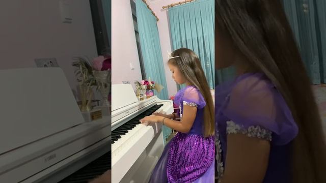 ОЧЕНЬ ПРОСТАЯ КРАСИВАЯ МЕЛОДИЯ на пианино Очень Легкая мелодия Very Simp… #piano #bulgaria
