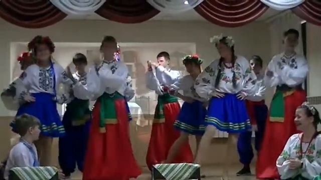 Украинский танец на праздник в школе.2021.танец мальчики и девочки.лутшие смотреть онлайн