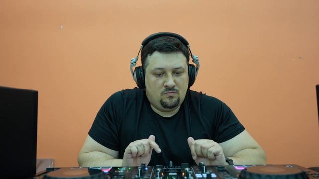 Dr. Naeper - On Air (studio draft) смотреть онлайн