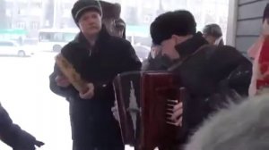 Гармонь и пляска в Липецке перед новым 2018 годом  24 12 17 г