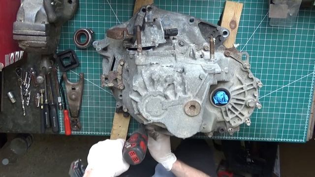 Honda Civic Type R EP3 Gearbox Tear-down/ Inspection Part 1 смотреть онлайн