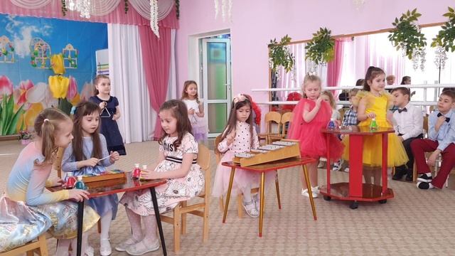 Оркестр музыкально-шумовых инструментов гр."Теремок" ( "Фея Серебра", комп. П.И.Чайковский) смотреть онлайн