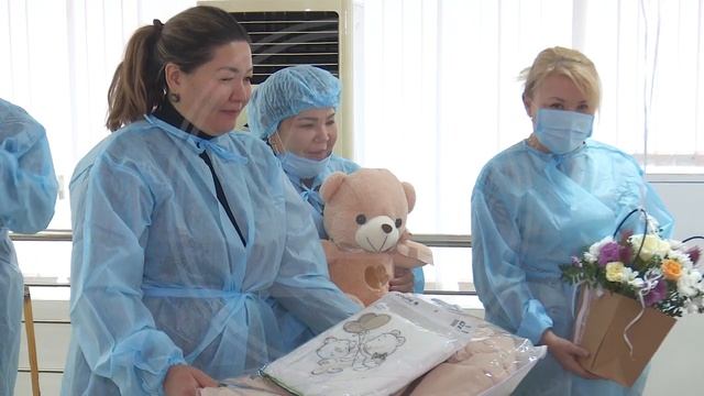 Пять малышей, три мальчика и две девочки в регионе родились в праздник - День Республики смотреть онлайн