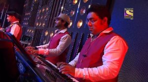 Aditya Joins Sayali For A Beautiful "Tip Tip Barsa Pani" Performance | Indian Idol Season 12 | Uncu