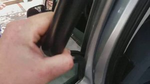 Peugeot 307хетчбек 2002г.в как снять карту двери и достать стекло.