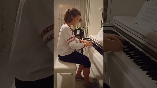 Oksana Boiko. 11 yaş A.Khachaturian Andantino, V.Gillok Flamenko смотреть онлайн