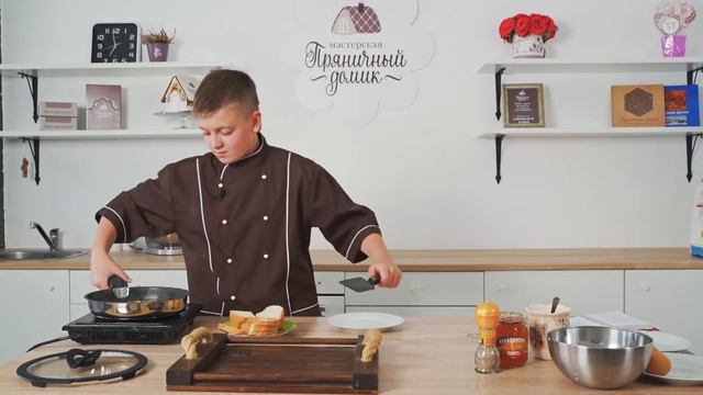 ГРЕНКИ В ПРЯНИЧНОМ ДОМИКЕ смотреть онлайн