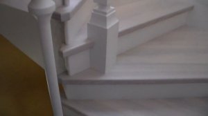 Готовый результат - облицовка деревом бетонных лестничных маршей