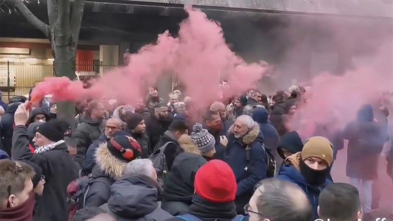 В Париже массовые столкновения: у министерства транспорта собрались работники отрасли
