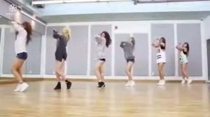 Кореянки танцуют под русскую песню