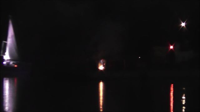 маленькое возгорание на корабле после праздничного фейерверка на день города Великий Новгород 2022г