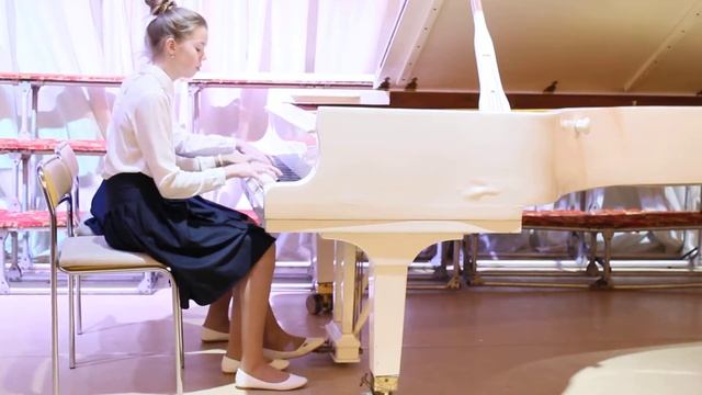 Дуэт Пьянкова Екатерина и Гурьянова Карина, г. Екатеринбург. Андрей Бызов-Прогулка под дождем. смотреть онлайн