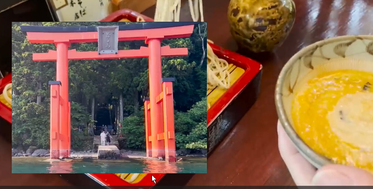 Поездка в Хаконе Япония . Озеро Аши . Тории синтоистские ворота и Фудзияма в дымке 5# смотреть онлайн