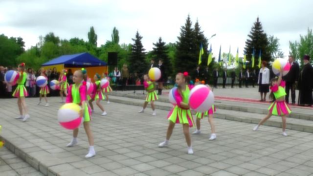 Танец с мячами. Антре .Руководитель Светлана Марченко. смотреть онлайн