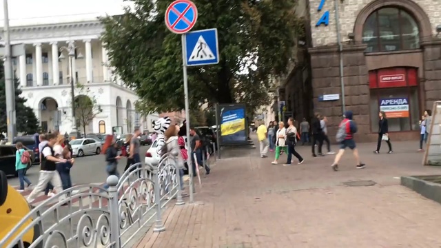 Используем FindFace на проходящих мимо людей