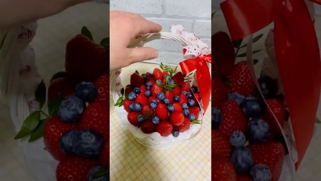 Корзинка из ягод. Вкусный подарок#букетназаказ#клубникабомба#букет#букетизфруктов