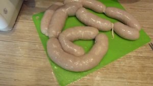 Домашние сосиски с помощью мясорубки