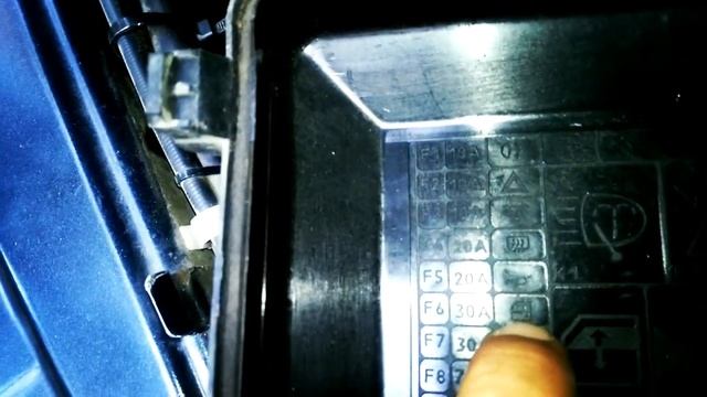 Сгорел предохранитель на стекло подъемнике ! Где его искать?ВАЗ 2115 смотреть онлайн