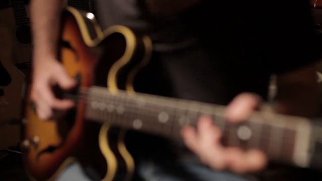 1960 GIBSON ES-330T смотреть онлайн