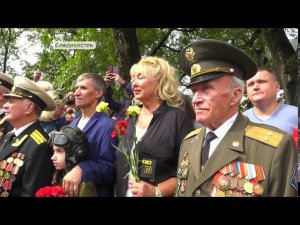 Во Владивостоке открыли памятник летчику Николаю Острякову