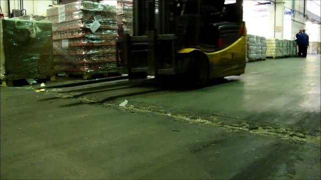 Разрушение деформационных швов  в промышленных полах и колёс в складском комплексе  класса А  :-)