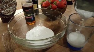 Кокосовые сливки и мороженое. Простой рецепт.