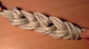 Удобное хранение веревок в автомобиле.