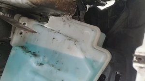 как открыть капот шкода суперб 2, и что делать когда замерзла вода в бачке.