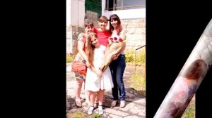 Показываем братика и фото при выписки из роддома