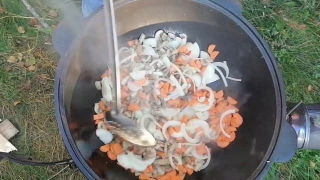 КАРТОФЕЛЬ ПО-ОХОТНИЧЬИ С ГРИБАМИ В КАЗАНЕ