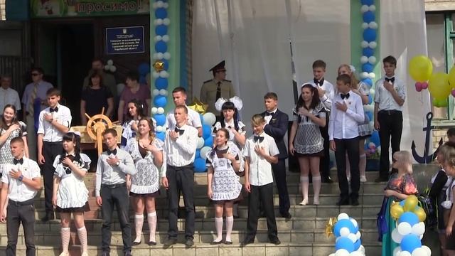 Последний звонок. Выход выпускников. смотреть онлайн