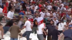 Русские фанаты прорвались в сектор англичан  Евро 2016