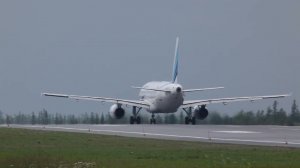 Рулежка A-320 а/к Ямал  крупным планом