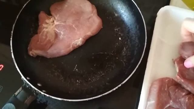 Винтажная кухня: стейк с печеной картошкой