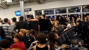 ГРУЗИНЫ ПОЮТ В КИЕВЕ В АЭРОПОРТУ / Georgian national songs in Kiev airport 3