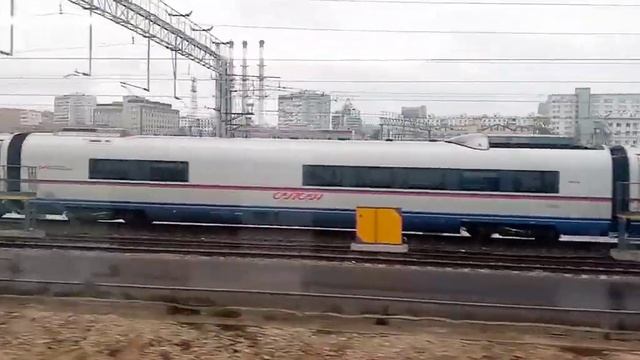 снимал через окно. ласточка-экспресс. смотреть онлайн