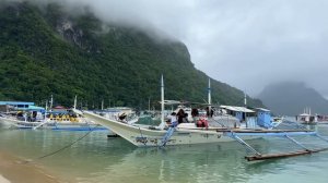 EL NIDO, PALAWAN TOUR | Rainy Morning Walk at El Nido’s Town Proper | Palawan Philippines