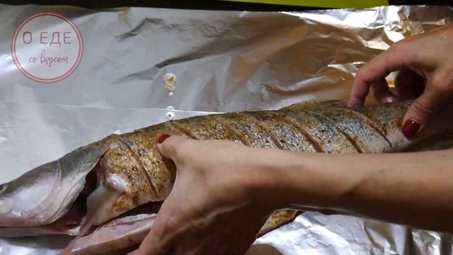 Шикарное НЕДОРОГОЕ ПРАЗДНИЧНОЕ блюдо. Целиком запеченный судак. Запеченная рыба на новогодний стол смотреть онлайн