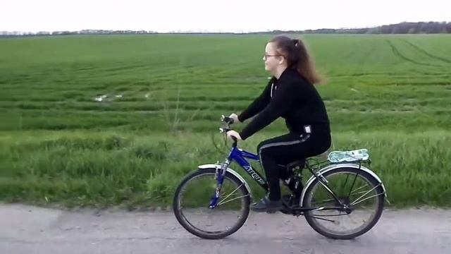 Первая дальняя поездка на велосипедах. Прогулка на велосипеде.