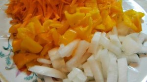 Гуляш из индейки с соевым соусом и овощами
