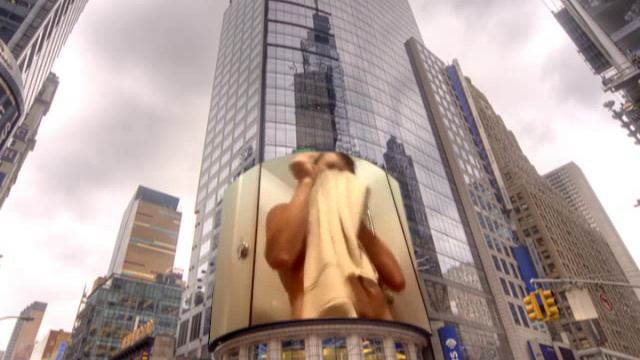 Мужик случайно показал стрептиз по вайфаю всему миру или весьма удачная реклама сигарет смотреть онлайн