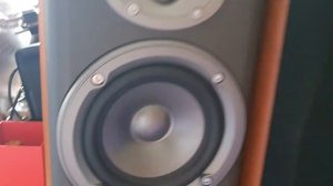 JBL E80 - кто сказал, что "столбы" не умеют в басс???)))