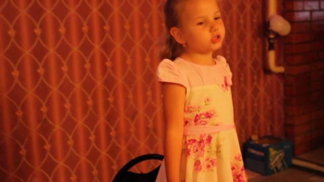 Стих правнучка Эвелина читает на 80-летие прабабушки Нины смотреть онлайн