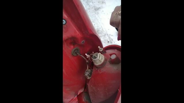 Замена лампы стоп сигнала и габаритного огня на Шевроле SPARK смотреть онлайн