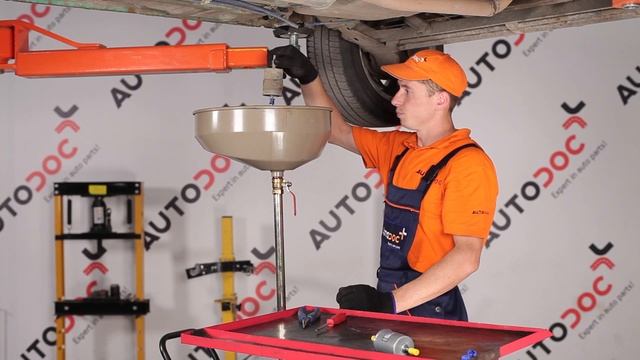 Como substituir a Filtro de combustível no OPEL CORSA B [TUTORIAL] смотреть онлайн