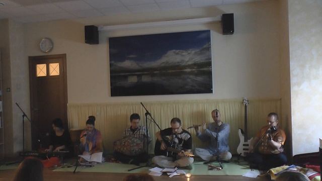 Радха Кришна Прана Мора (Молитва о служении) смотреть онлайн